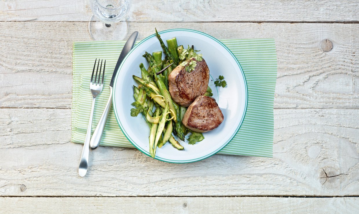 Rezept Gebratene Kalbsmedaillons mit lauwarmen Spargelsalat