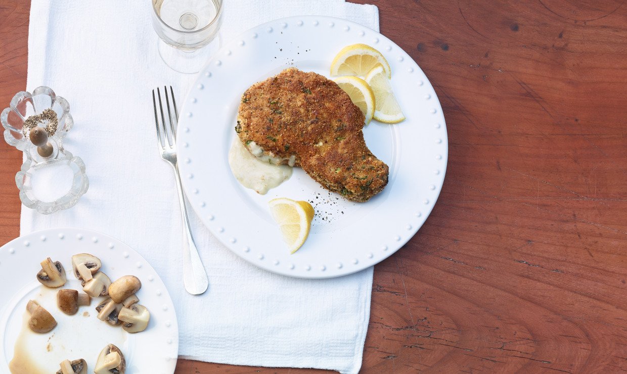 Rezept Gefuelltes Schweinskotelett in Basilikumpanade