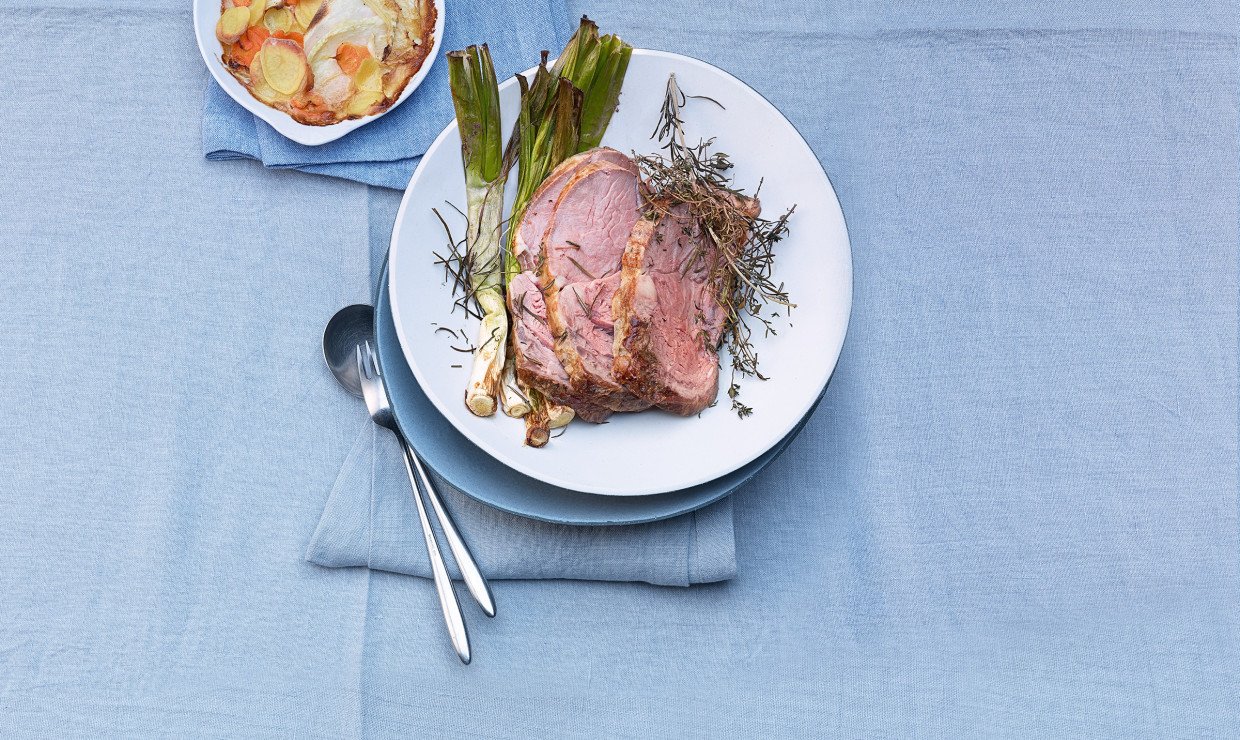 Rezept Hohrueckenbraten mit Gemuese Kartoffel Gratin