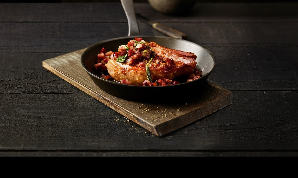 Rezept_Schweinskoteletts_mit_Salbei_und_gebratenen_Speckwuerfeli