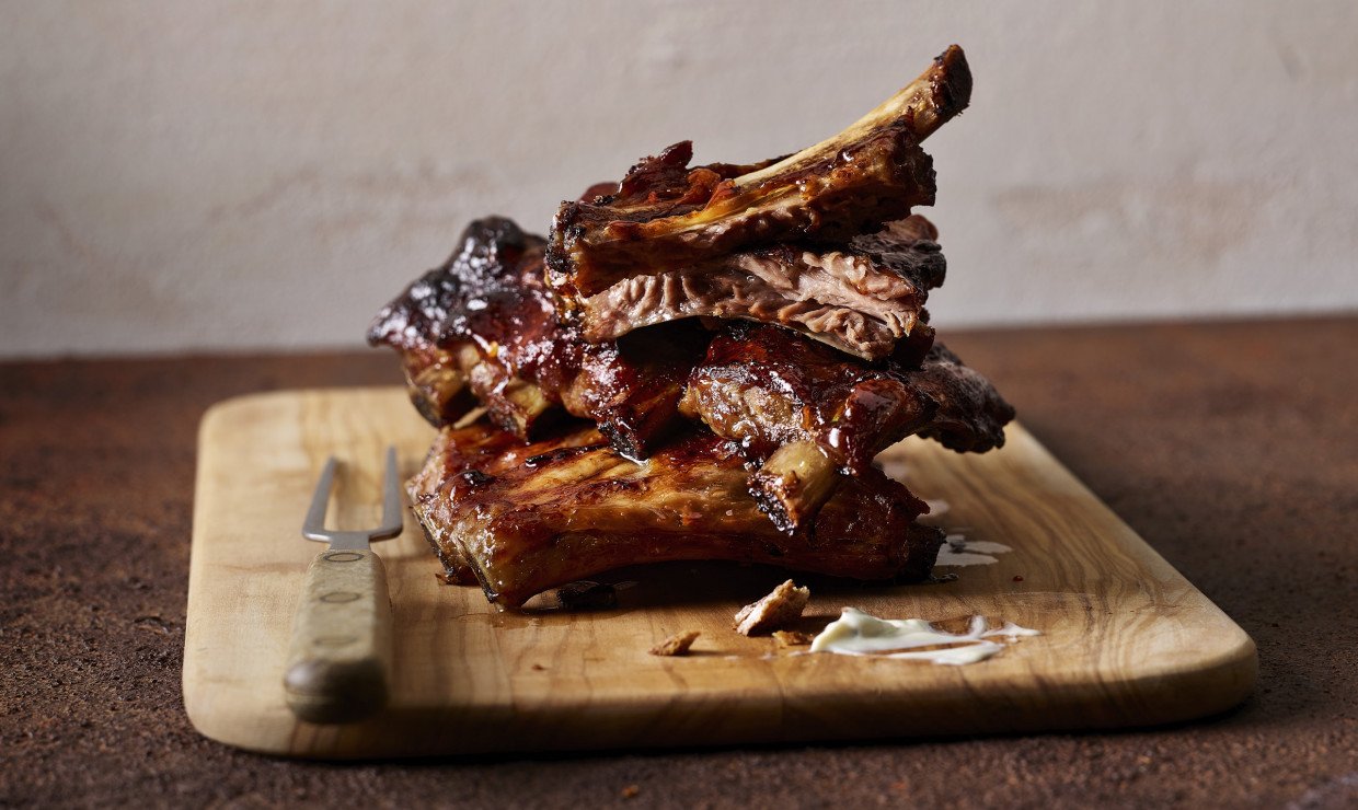 Back Ribs vom Kalb mit Knoblauch und Chiliflocken