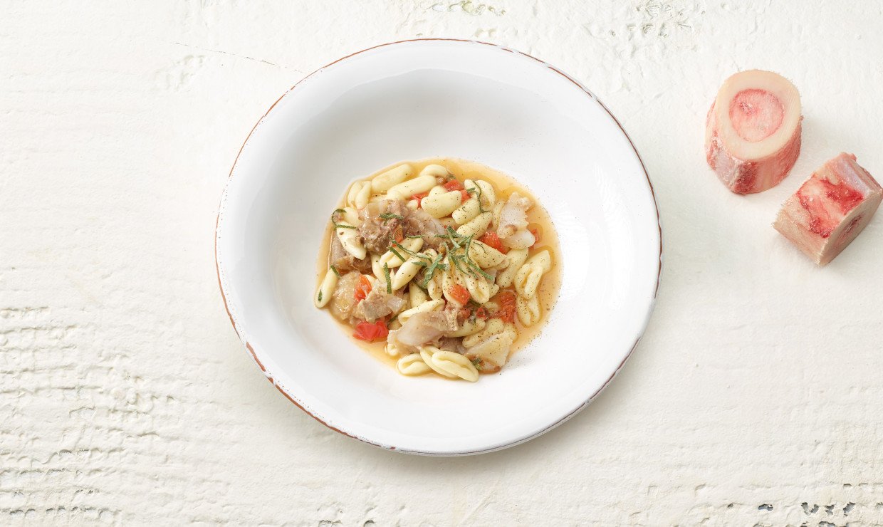 Kochen-Knochen-Sugo-al-Sterno-di-manzo