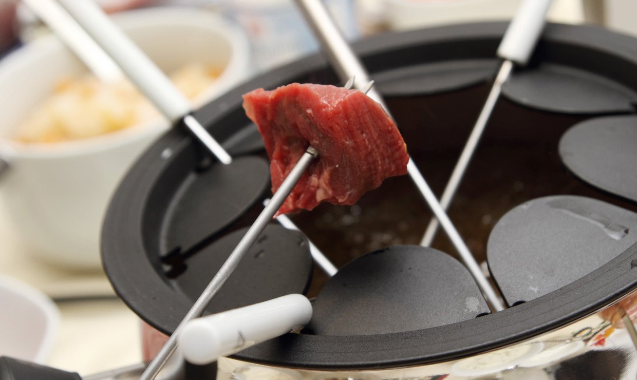 Indisches Lammfondue mit Kokos-Erdnuss-Sauce