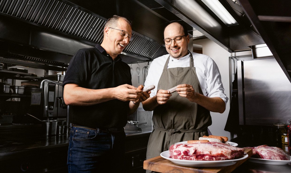 Metzger und Koch in Küche