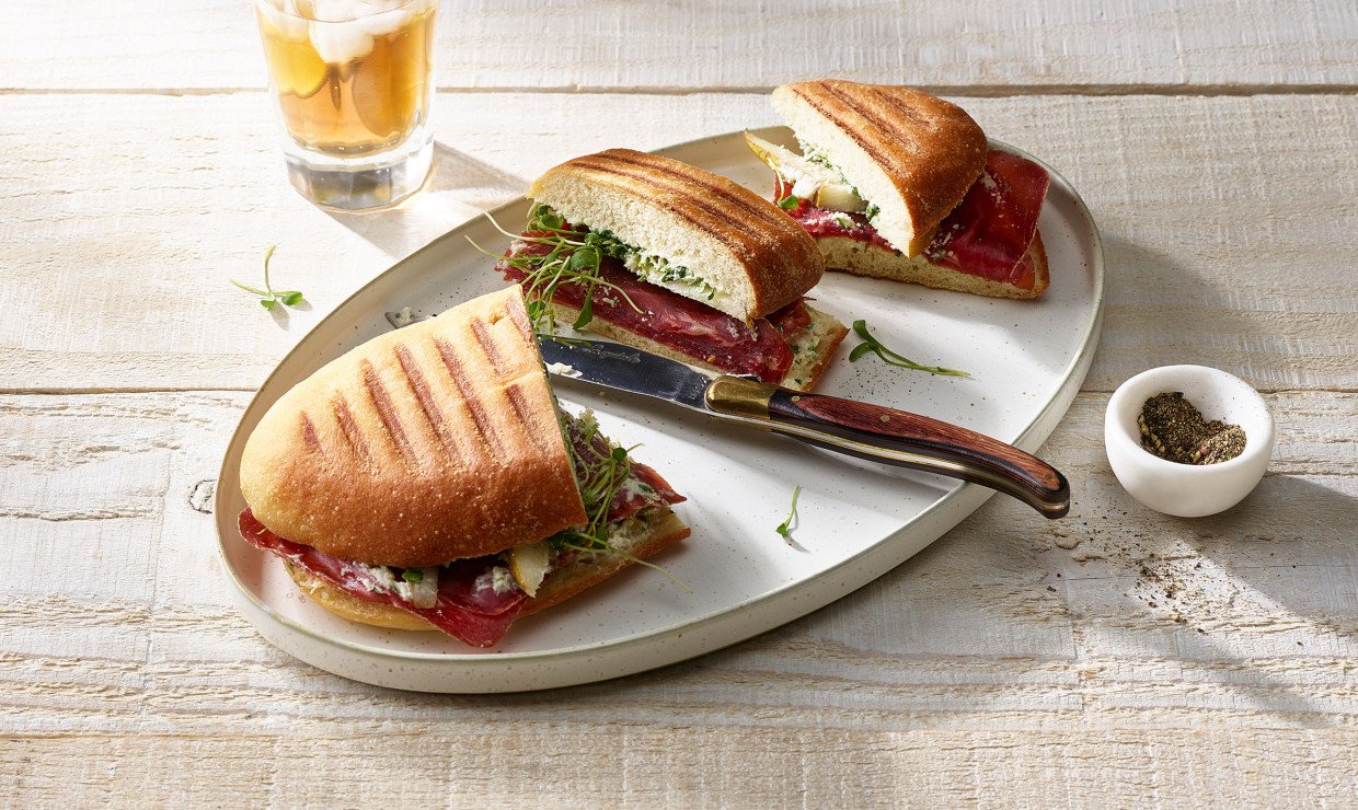 Panini mit Trockenfleisch und Kresse-Creme