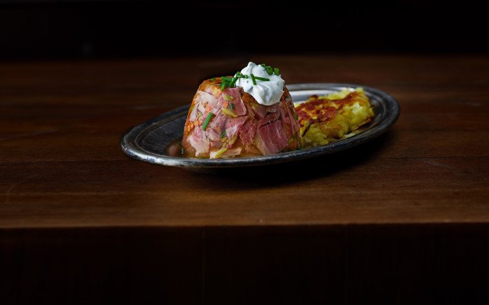 Rezept_Schweinshaxen_Suelze_mit_Schnittlauch_Joghurt