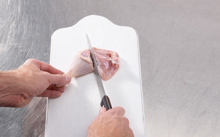 Anleitung: Poulet tranchieren Schritt 2