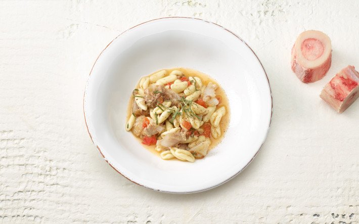 Kochen-Knochen-Sugo-al-Sterno-di-manzo