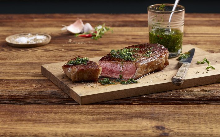 Rindsentrecôte-mit-Chimichurri
