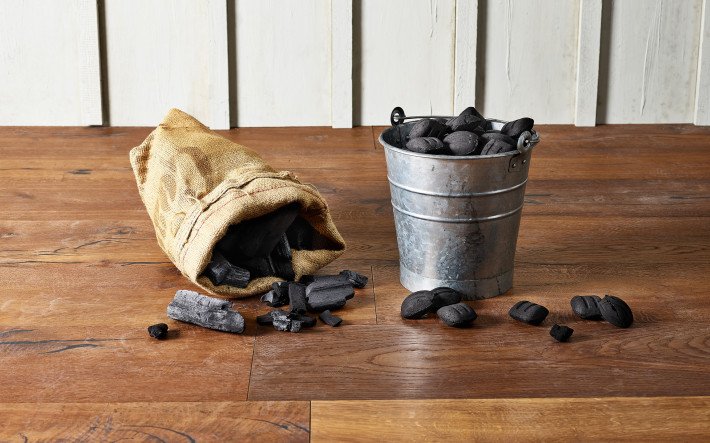 Grill-Kohle-und-Briketts