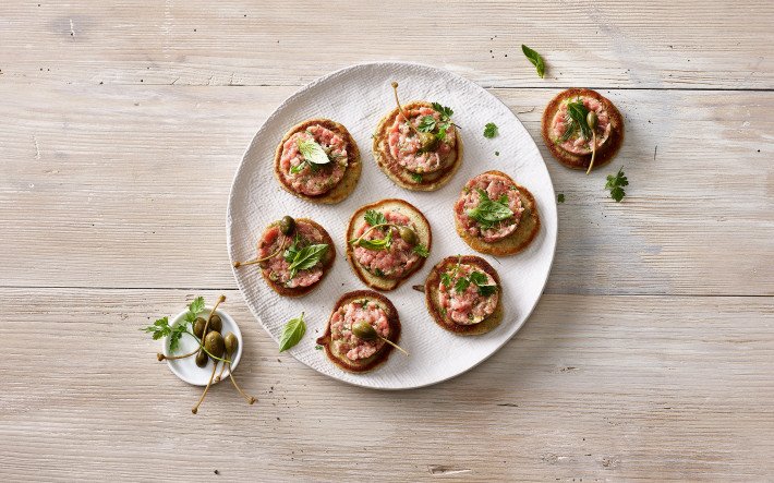 Kräuterblinis mit Kalbstatar 
