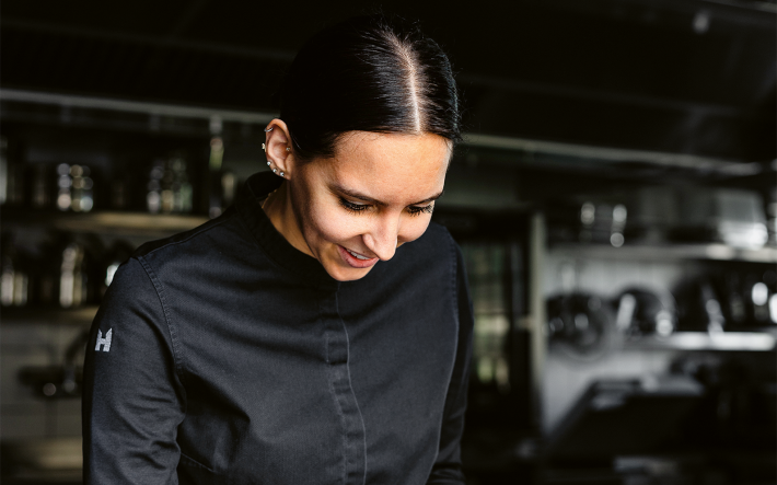 Noémi am zubereiten