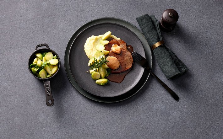 Angerichteter Teller von oben fotografiert