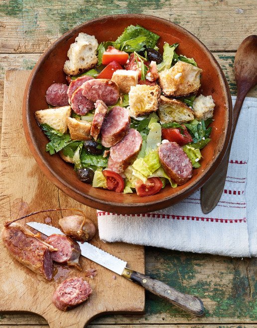 Rezept_Luganighetta_auf_Brotsalat_mit_Schafskaese