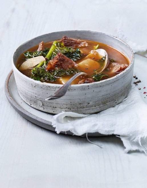 Rezept_Ochsenschwanzsuppe_mit_Federkohl_und_Topinambur