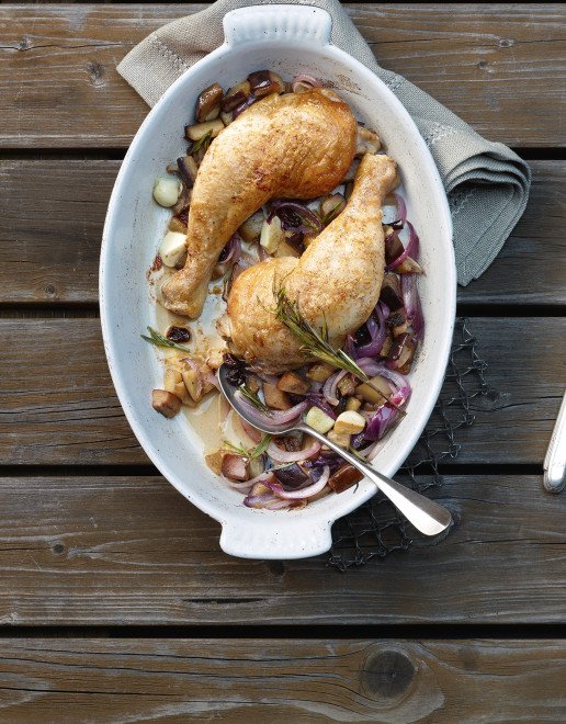 Rezept_Pouletschenkel_geschmort_Auberginen_Rosinen_roten_Zwiebeln