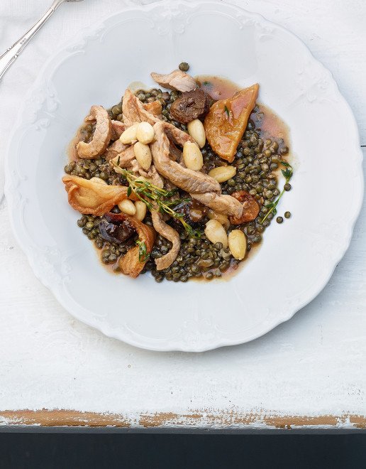 Rezept_Schweinsgeschnetzeltes_mit_Doerrobst_Mandeln_und_Linsen