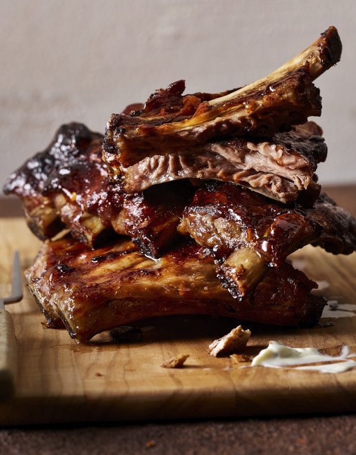 Back Ribs vom Kalb mit Knoblauch und Chiliflocken