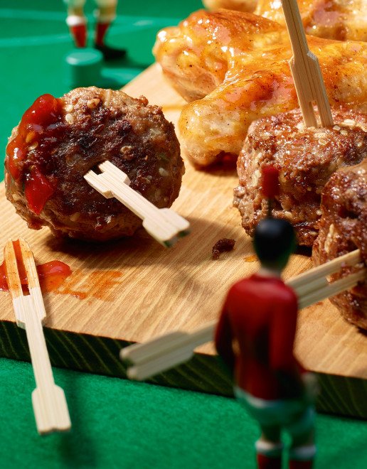 Hackbällchen vom Grill mit Sesam