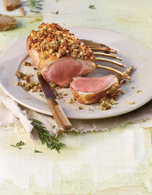 Lammrack-mit-Roquefort-Pinienkern-Kruste-Hero