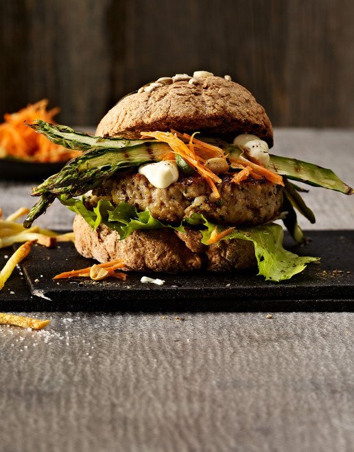 poulet-burger-mit-grokoernigem-senf-und-estragon-gewuerzt