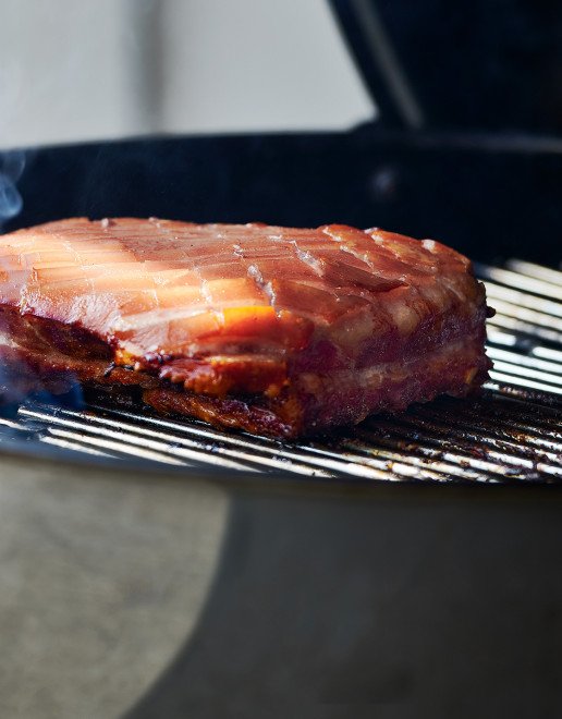 Schweinebauch auf dem Grill
