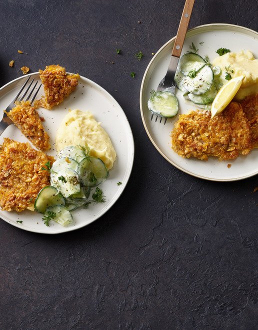 Kalbsschnitzel mit Kartoffelstampf und Gurkensalat