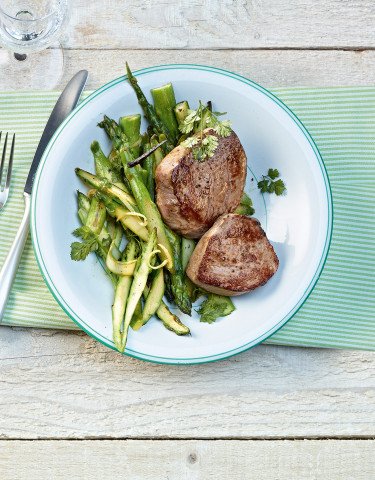 Rezept Gebratene Kalbsmedaillons mit lauwarmen Spargelsalat