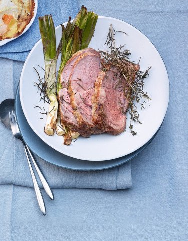 Rezept Hohrueckenbraten mit Gemuese Kartoffel Gratin