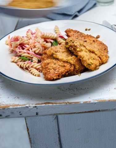 Rezept_Kleine_Kalbsplaetzli_mit_Maisgriess_Pistazien_Panade
