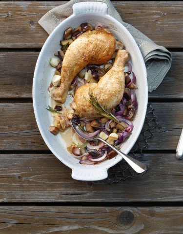 Rezept_Pouletschenkel_geschmort_Auberginen_Rosinen_roten_Zwiebeln