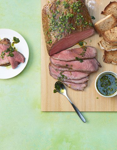 Rezept_Roastbeef_in_Kraeuteroel_auf_geroestetem_Brot