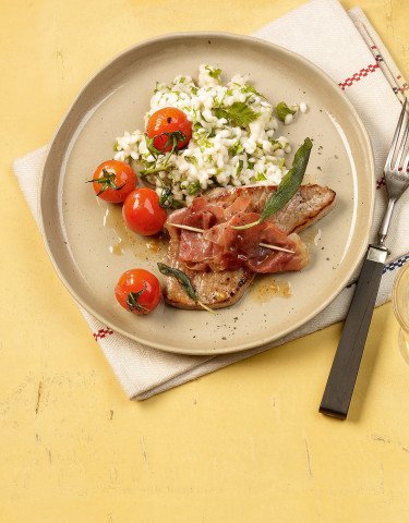 Rezept_Saltimbocca_vom_Kalb_mit_Kraeuterrisotto_und_geschmorten_Cherrytomaten