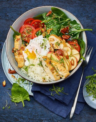Pouletbowl-mit-Spinat-und-Ei.jpg