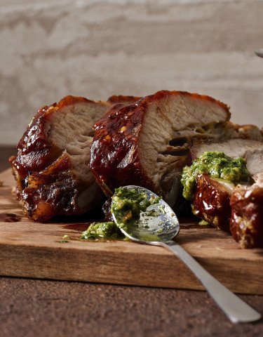 Schweinsbrustspitz vom Grill mit BBQ-Sauce, Rosmarin und Bier