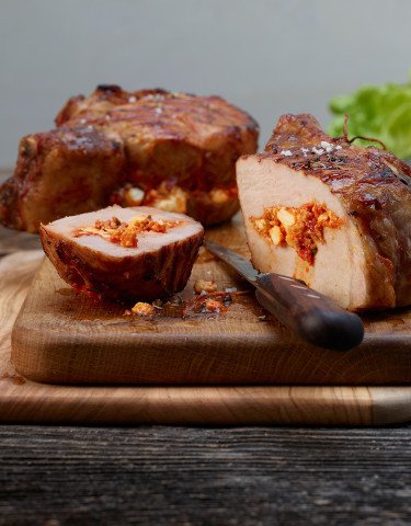 Schweinskotelett-gefuellt-mit-Ajvar-und-Schafkaese.jpg