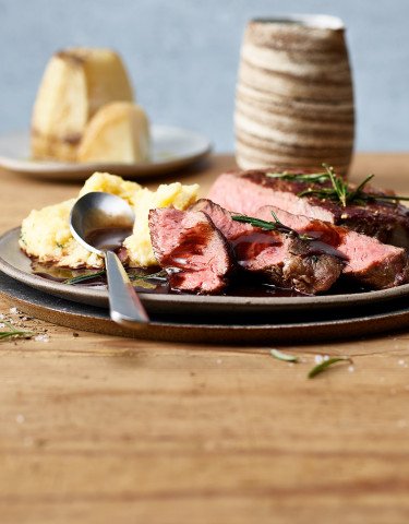 Hero-entrecote-an-rotweinsauce-011021.jpg