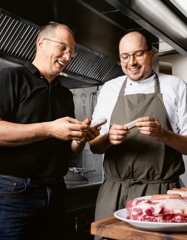Metzger und Koch in Küche