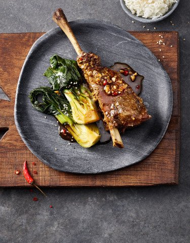 Hero-rind-short-rips-mit-pak-cho