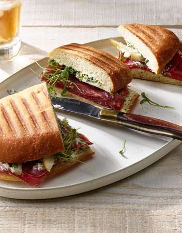 Panini mit Trockenfleisch und Kresse-Creme